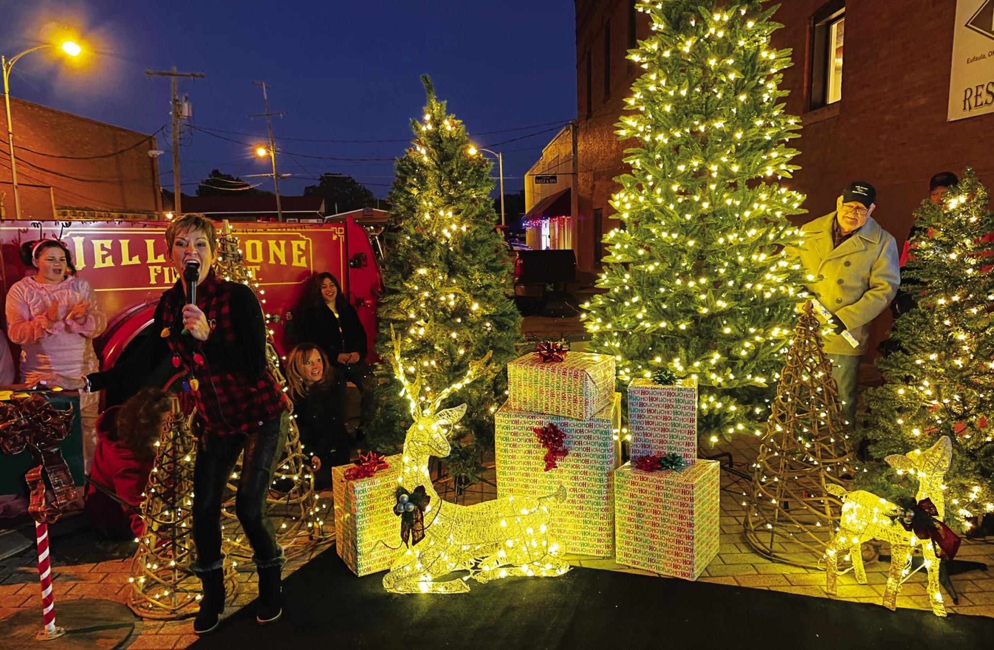 Christmas season begins with the city’s Lights on Eufaula celebration